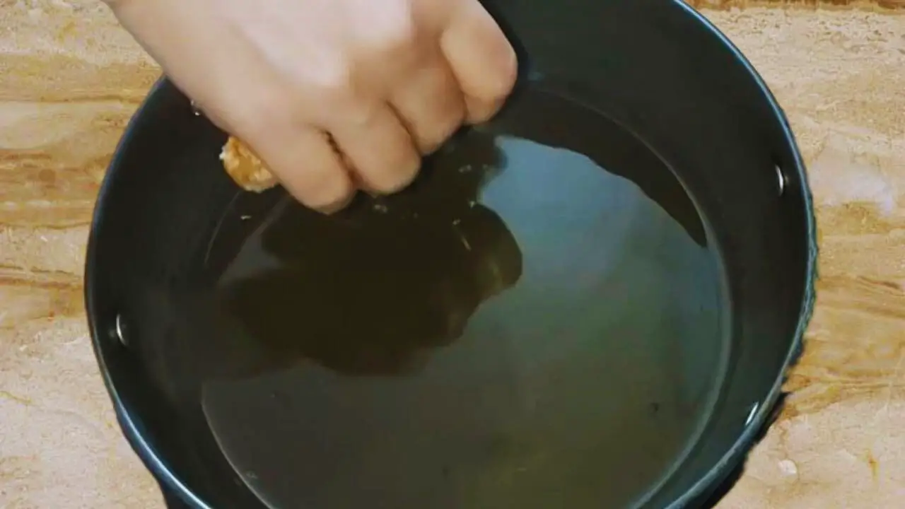 Frying paneer kabab