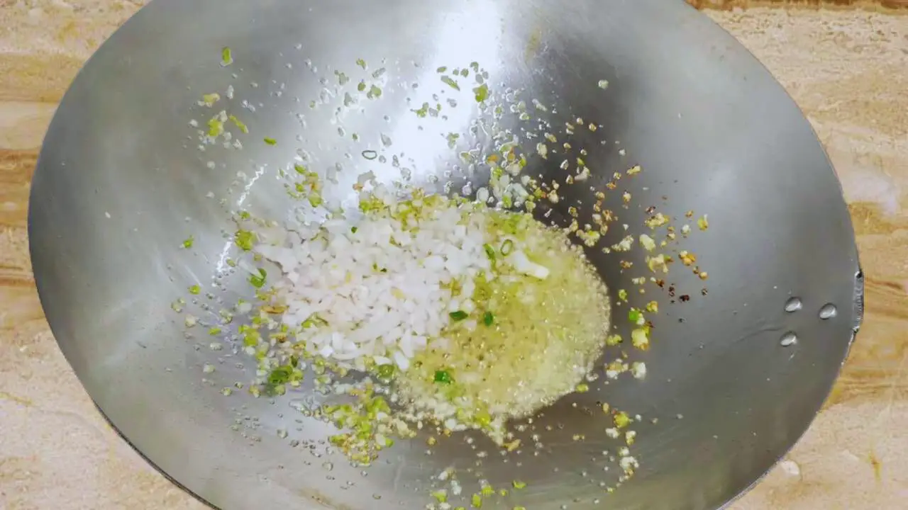 Ingredients to make the sauce 