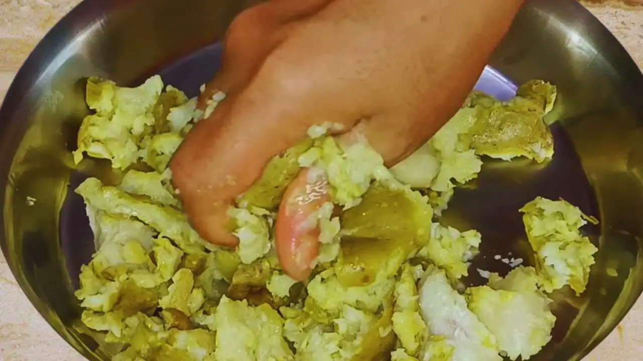 Mashing boiled jalpai
