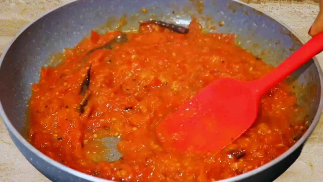 Mashing tomato chunks