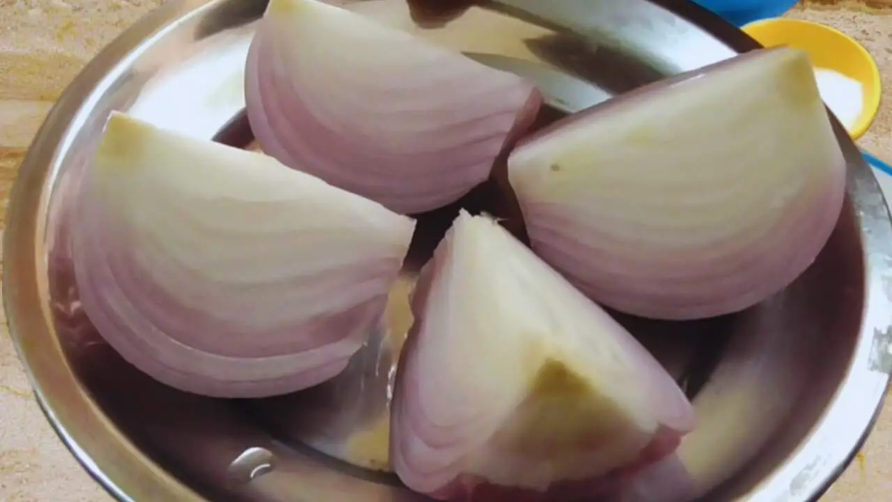 Tomato green chili chutney recipe step 2 Onions to use to make Tomato Green Chili Chutney