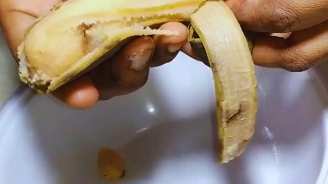 Peeling raw bananas