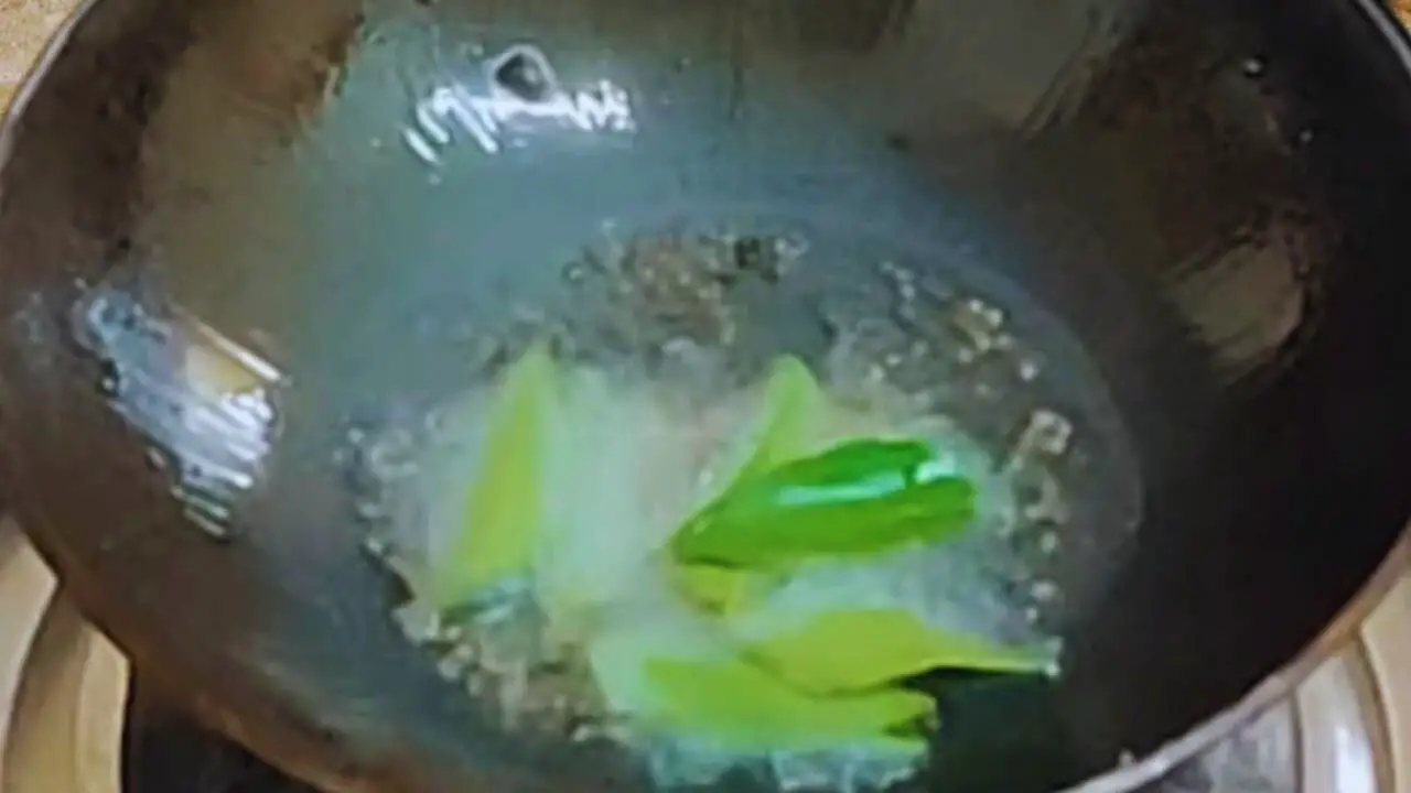Preparing the tadka for Capsicum Chutney 