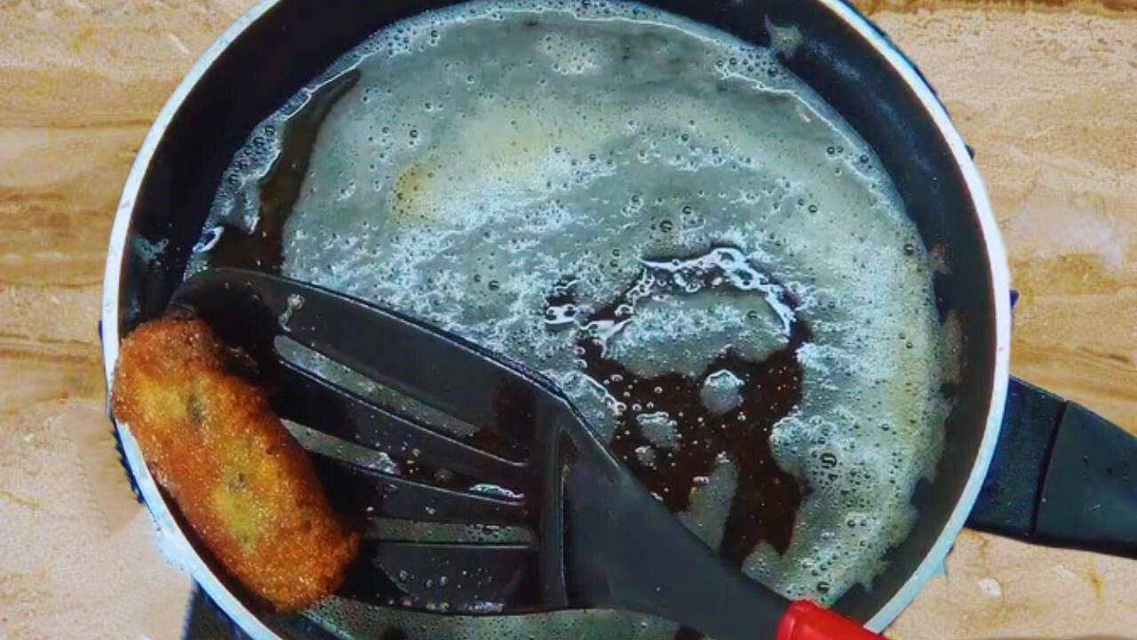 Removing prawn kababs
