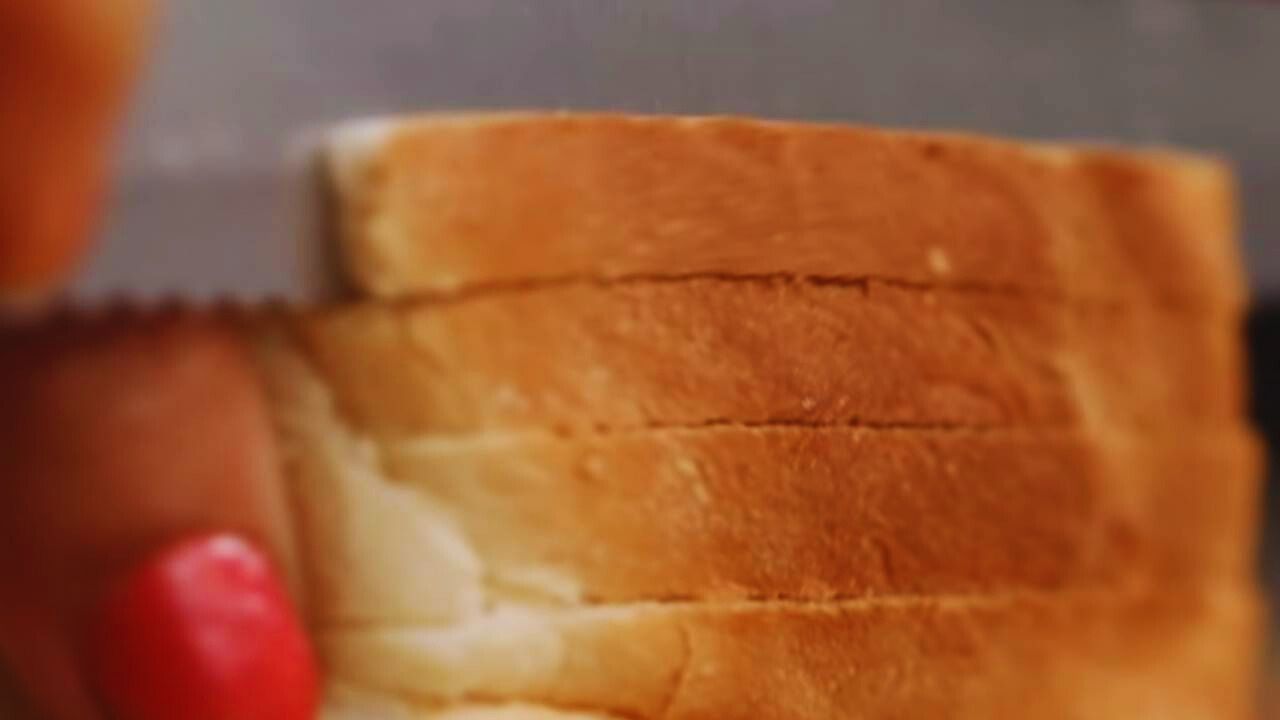 Removing the edges of bread slices 