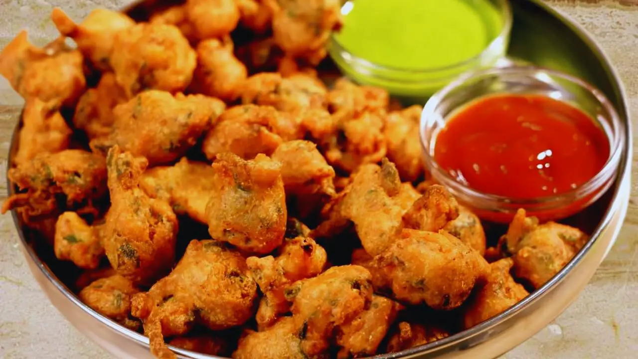 Serving Vegetable Pakoras