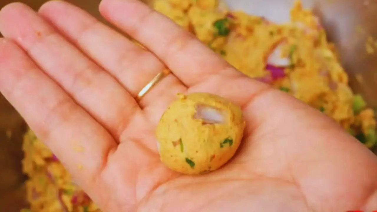 Shaping Bread Pakora 
