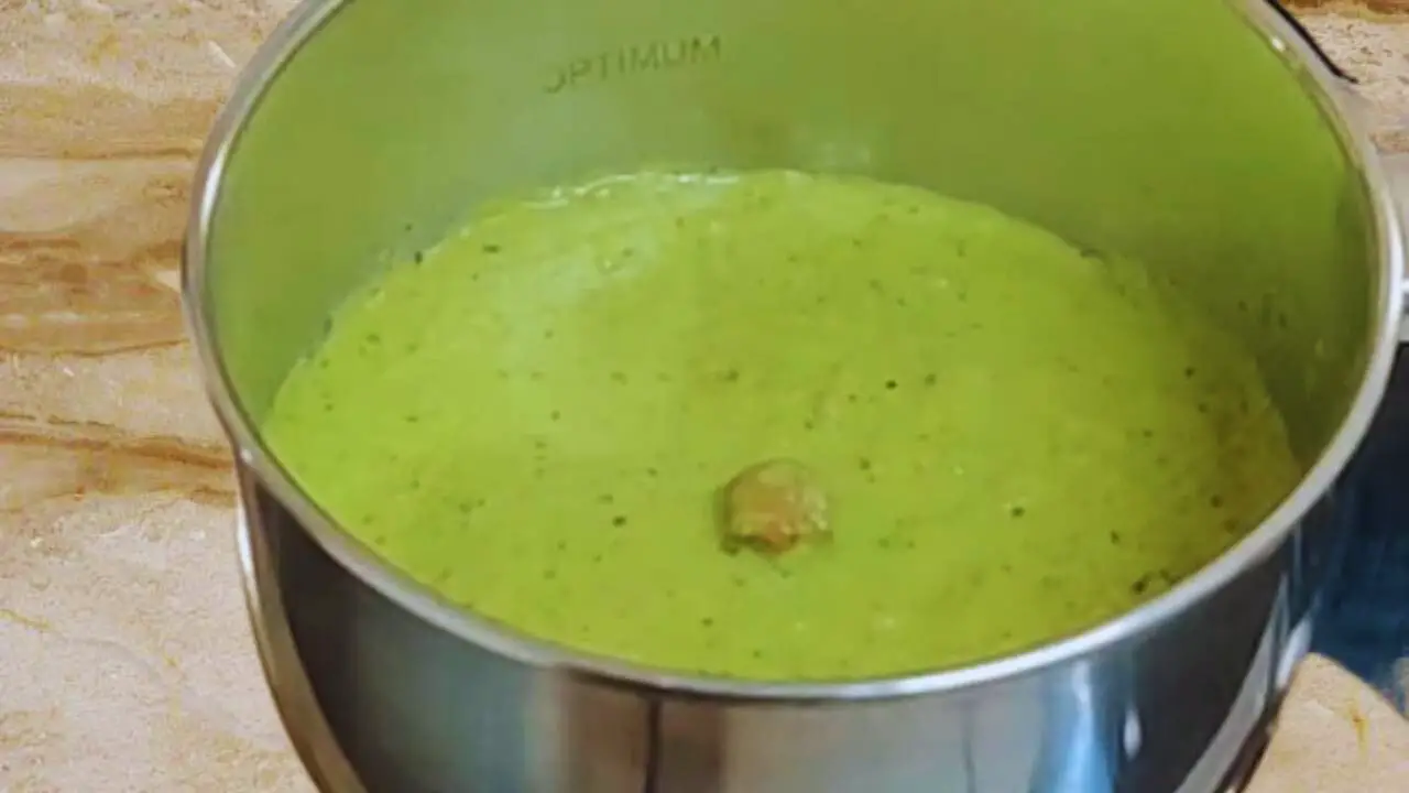 Smooth and thick Capsicum Chutney paste 