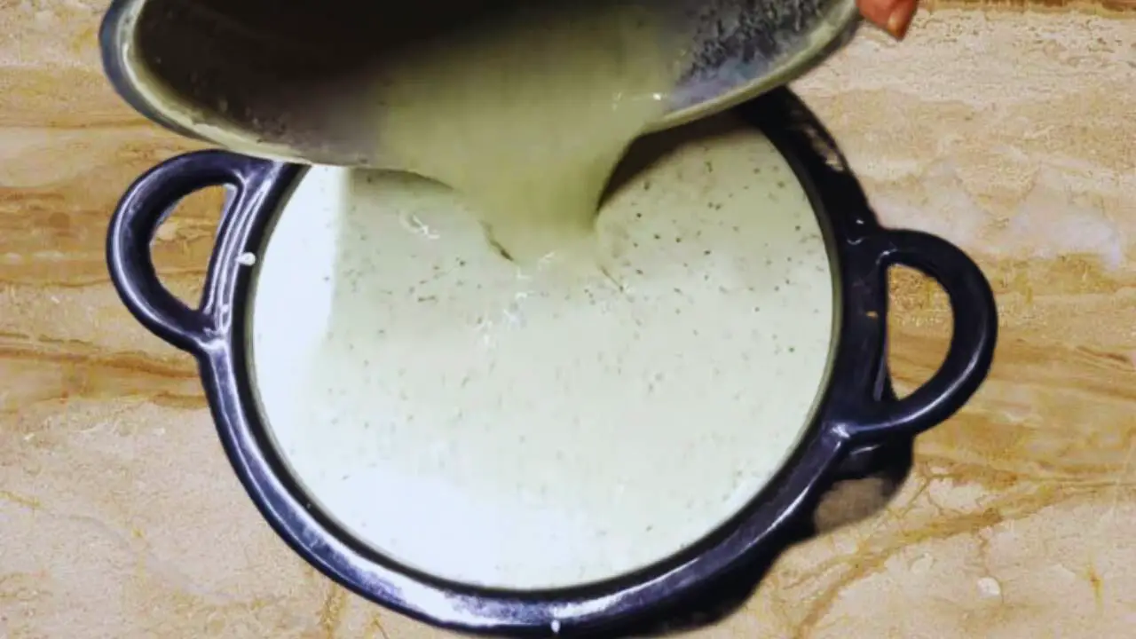 Transferring Dahi Chutney to a bowl