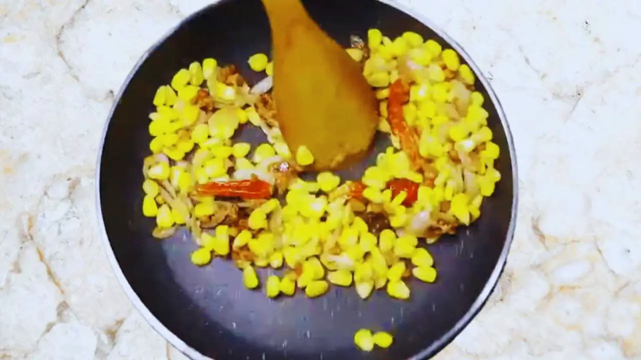Cooking sweetcorn 