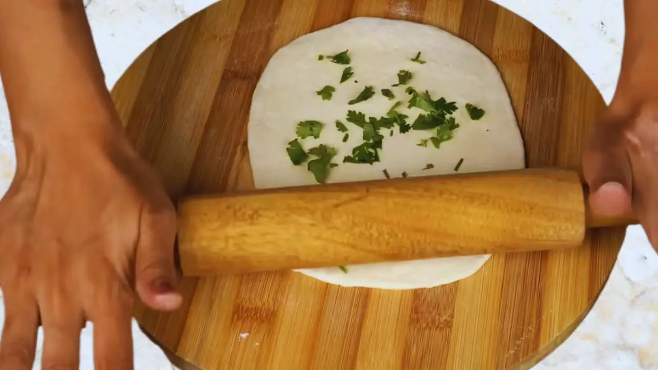 Rolling the paratha 