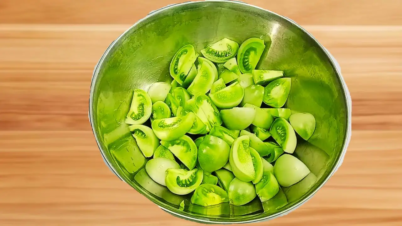 Sliced green tomatoes