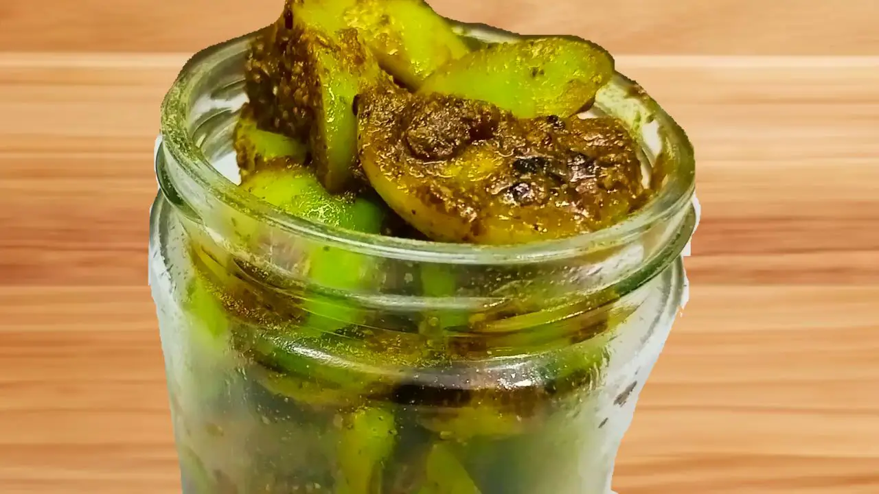 Storing Green Tomato Pickle 