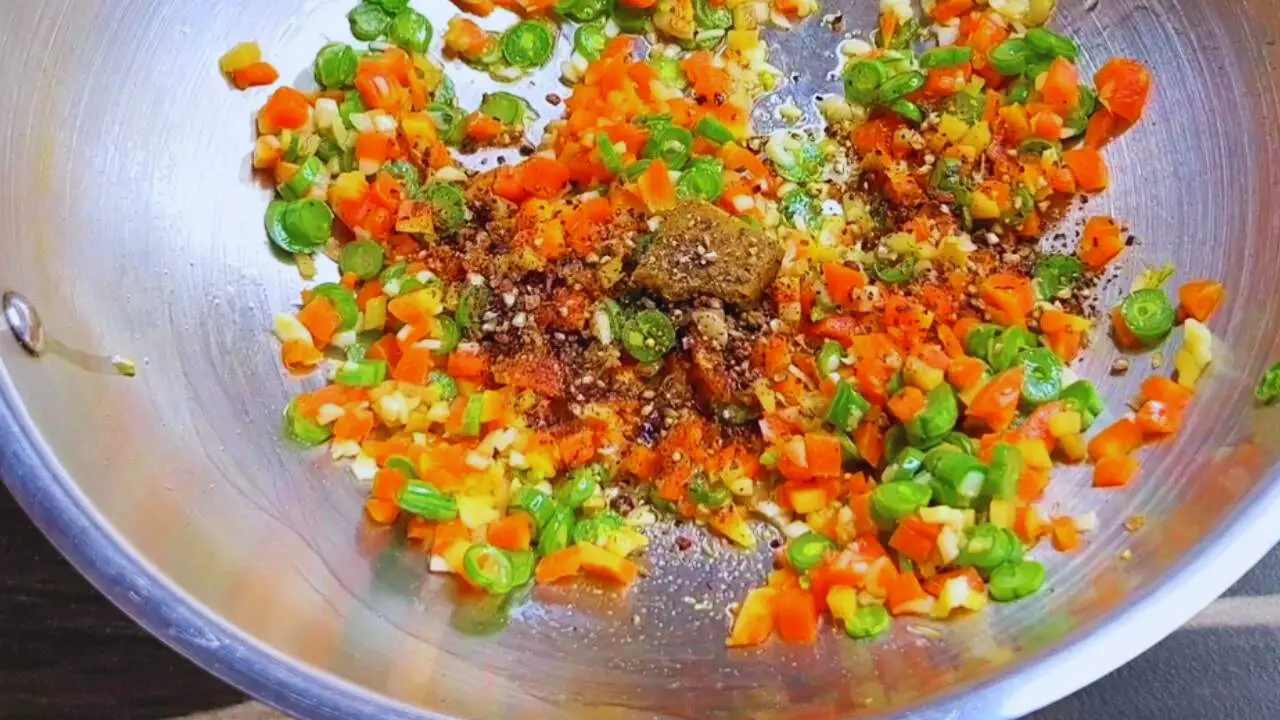 Adding black pepper and chicken cube 