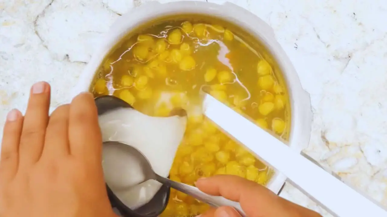 Adding corn starch 