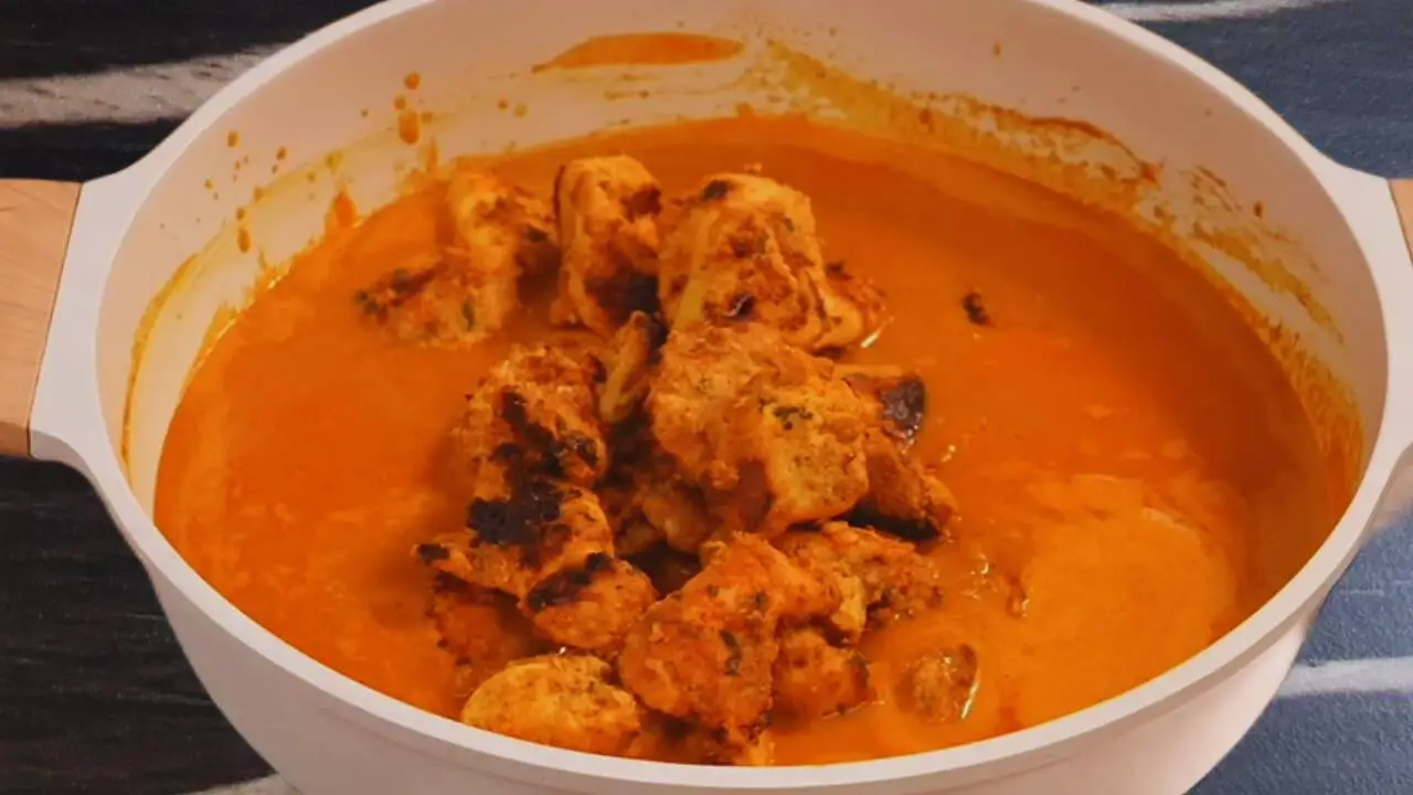Adding fried chicken pieces 