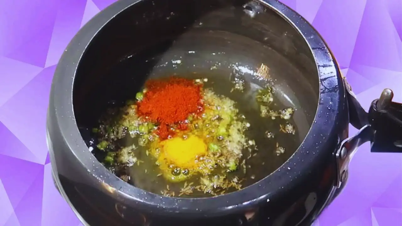 Adding powdered spices 