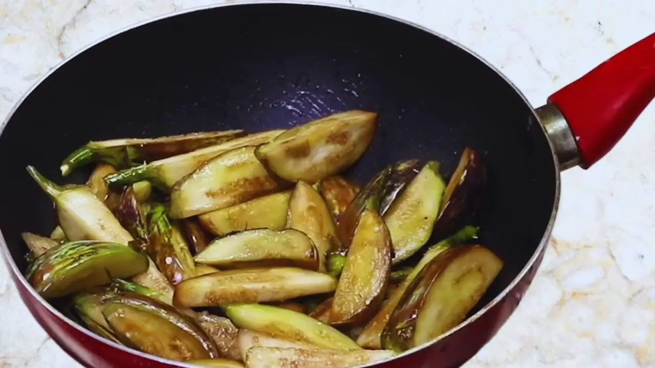 Aloo baingan curry recipe step 6 Brinjals changed color