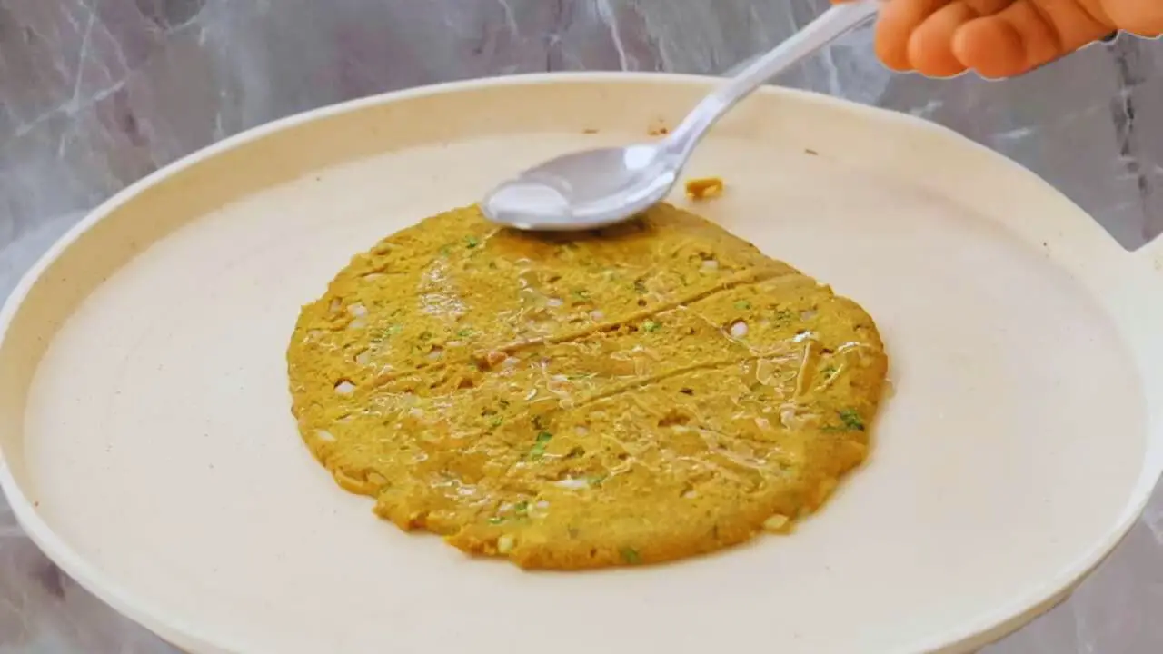 Brushing cooking oil 