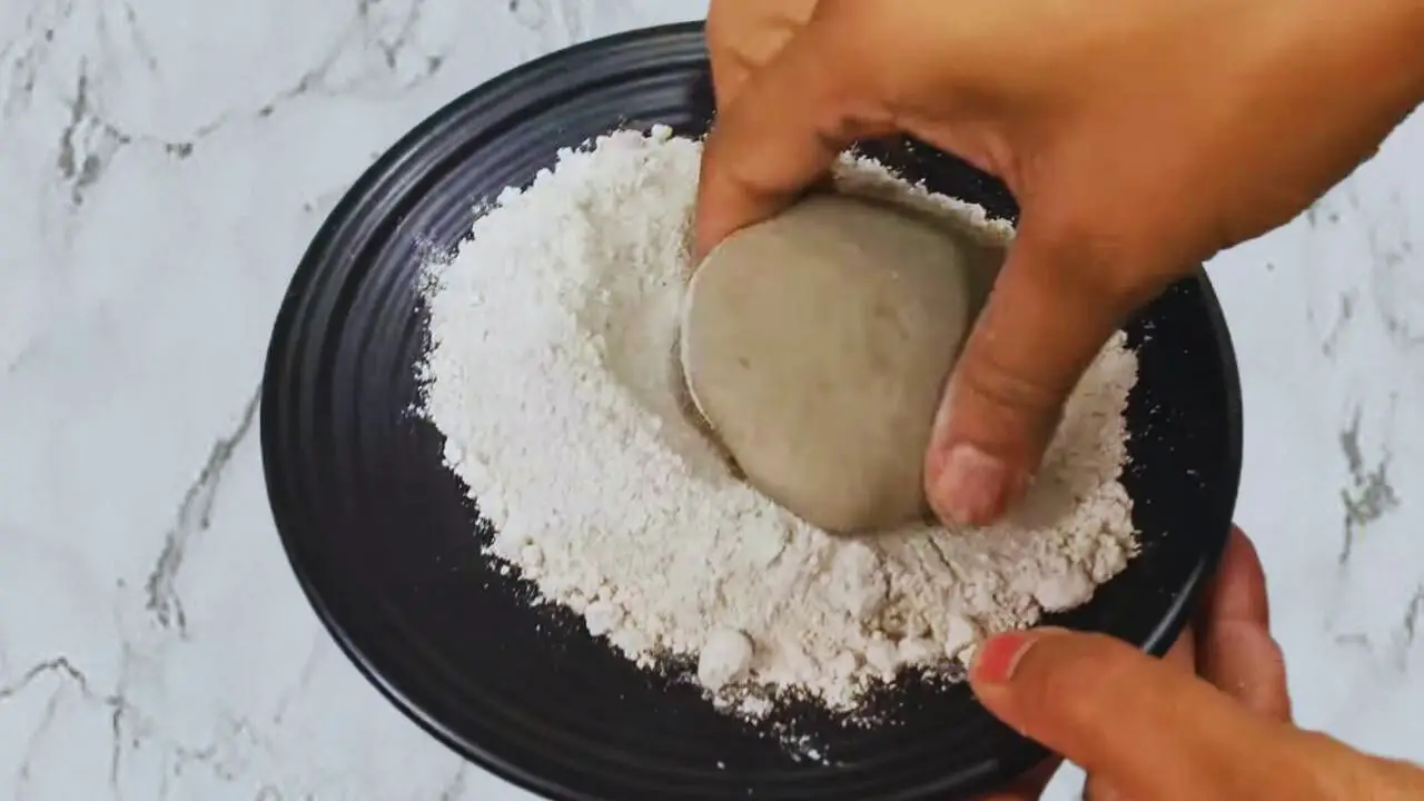 Coating balls with millet flour 
