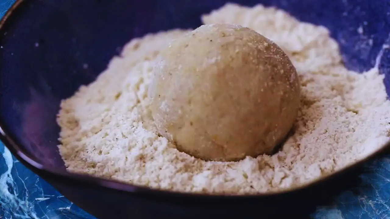 Coating dough balls with flour 