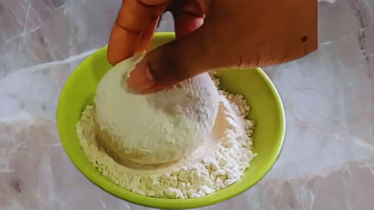 Coating with flour 