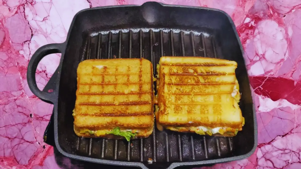 Cooking sandwiches 