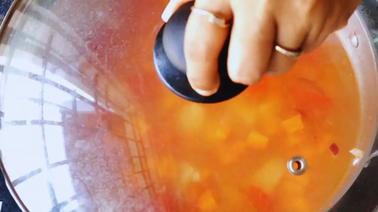 Covering and cooking soup 