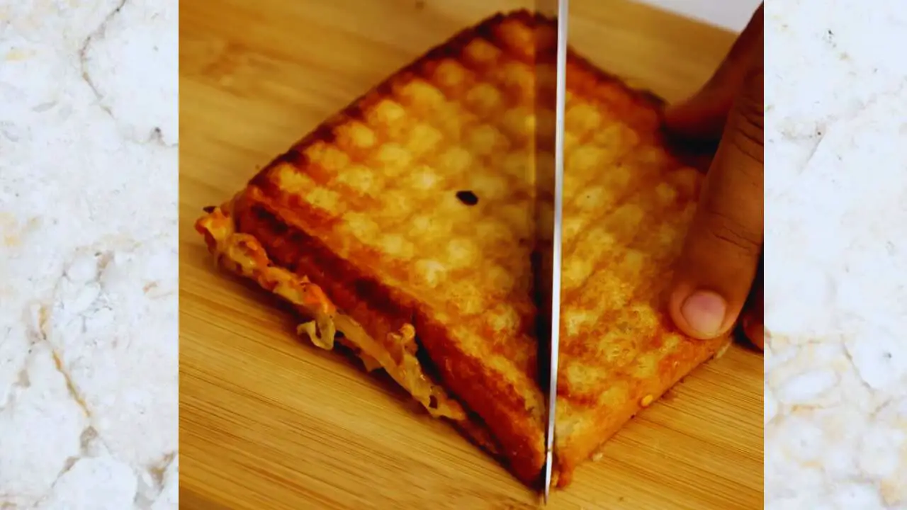 Cutting Vegetable Grilled Sandwich 