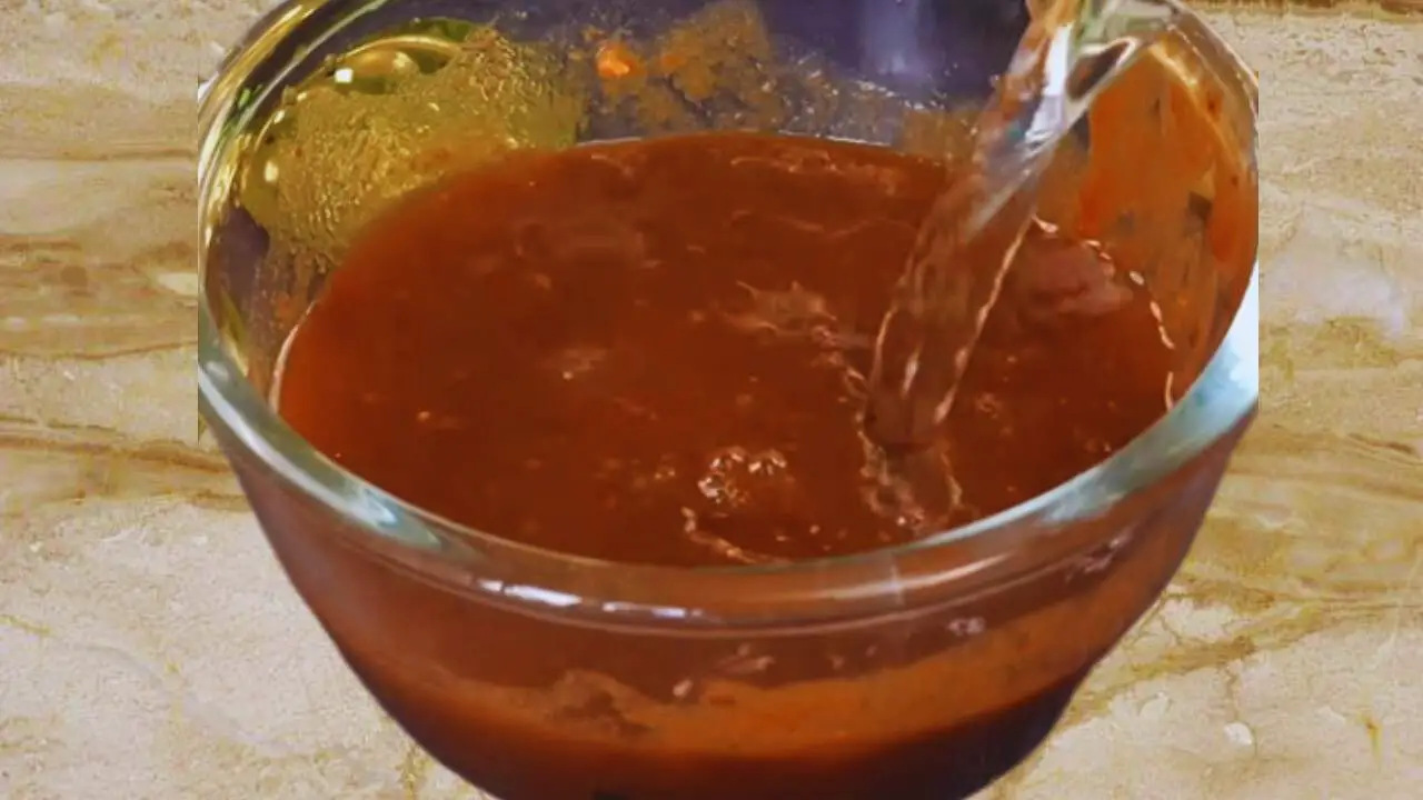 Diluting tamarind pulp 