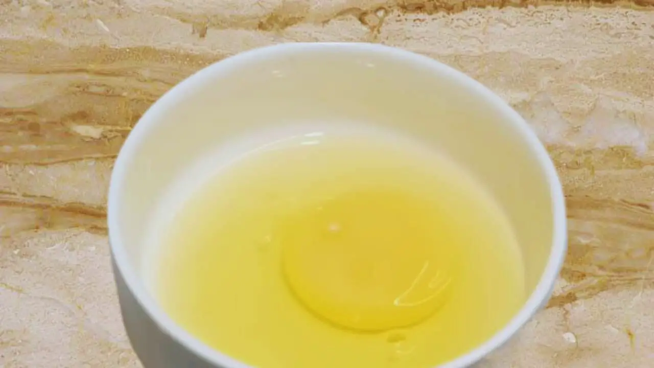 Egg to whisk 