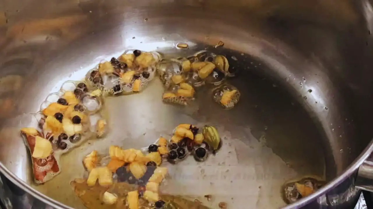 Tomato coriander soup recipe step 2 Frying ginger and garlic