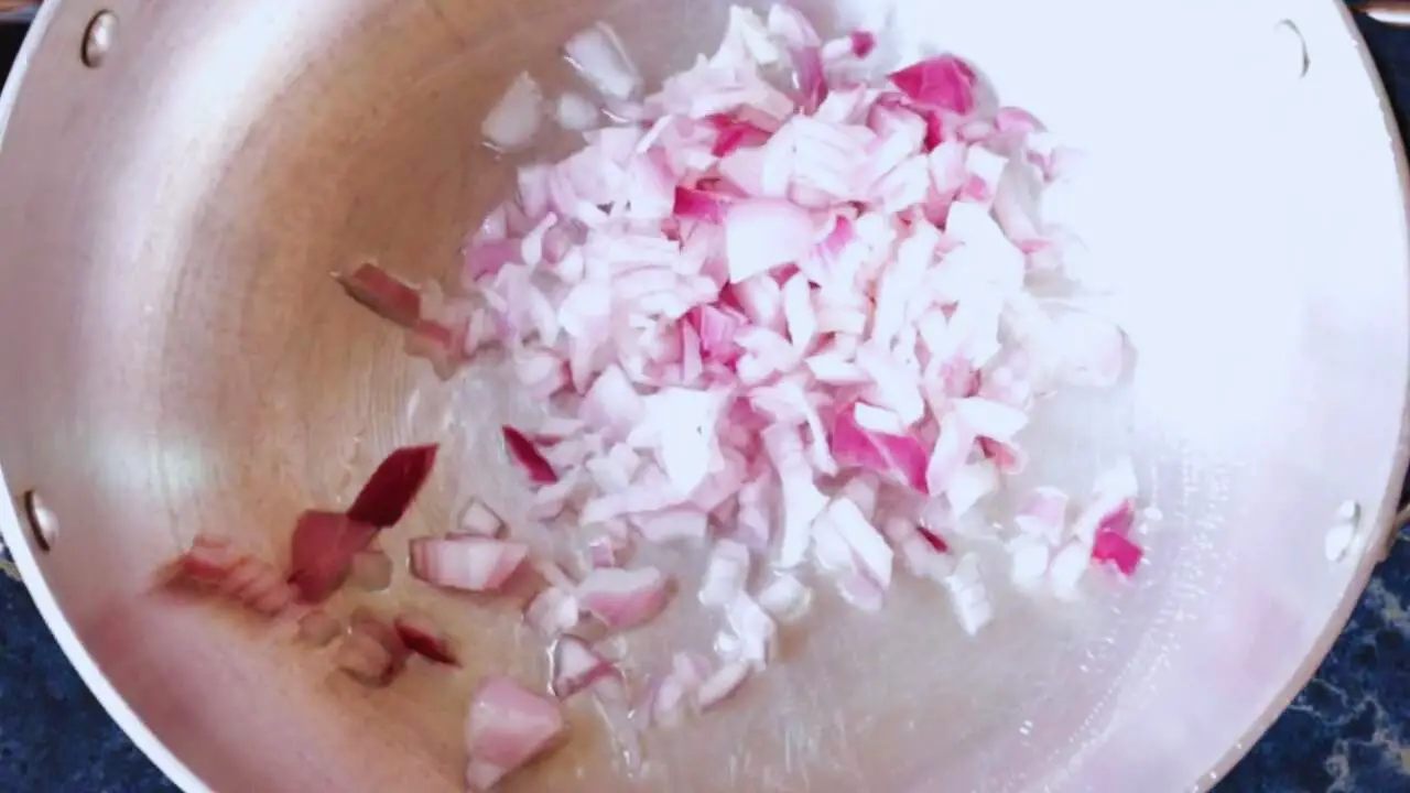 Frying onions 