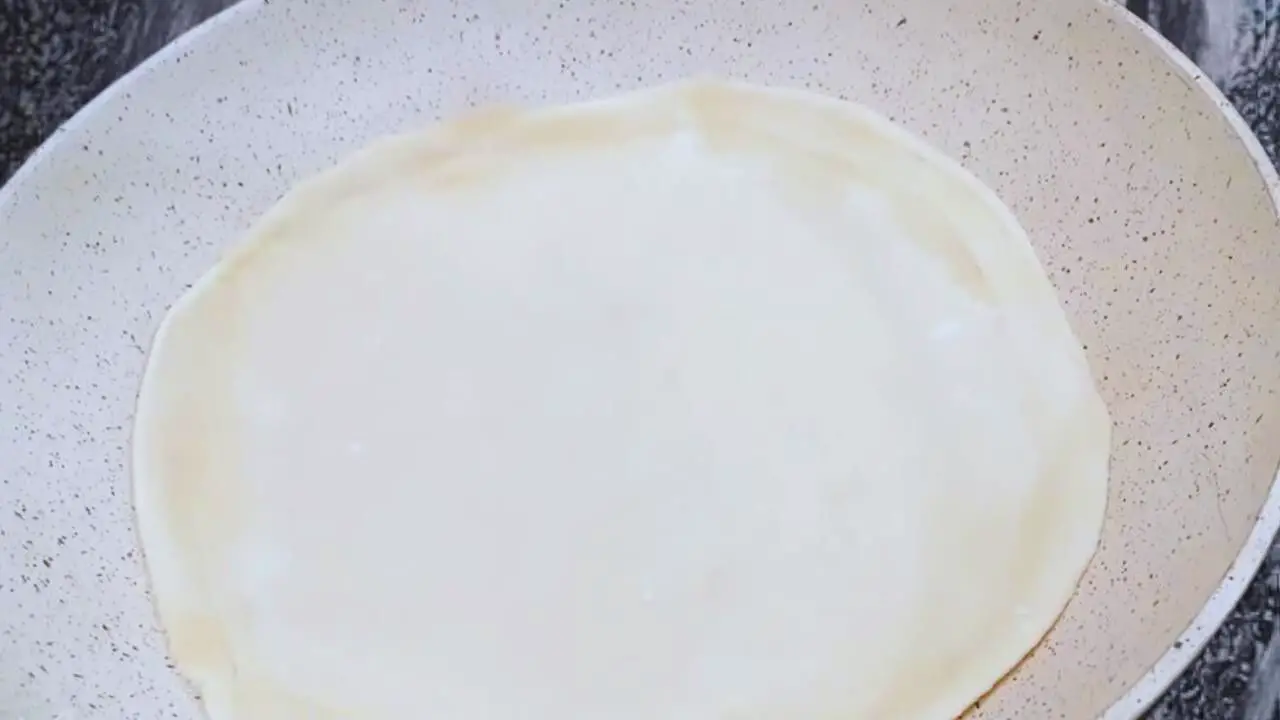 Frying the roti 