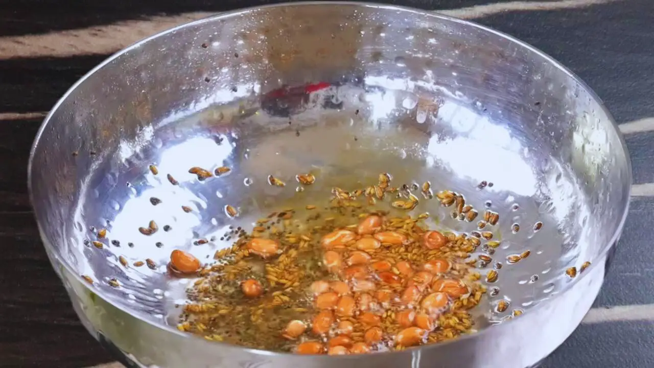 Frying whole spices with peanuts 