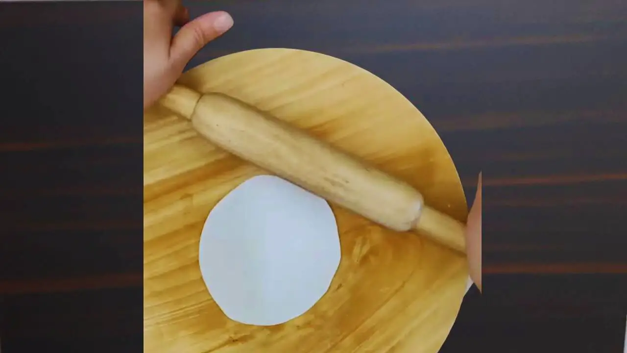 Making small puri