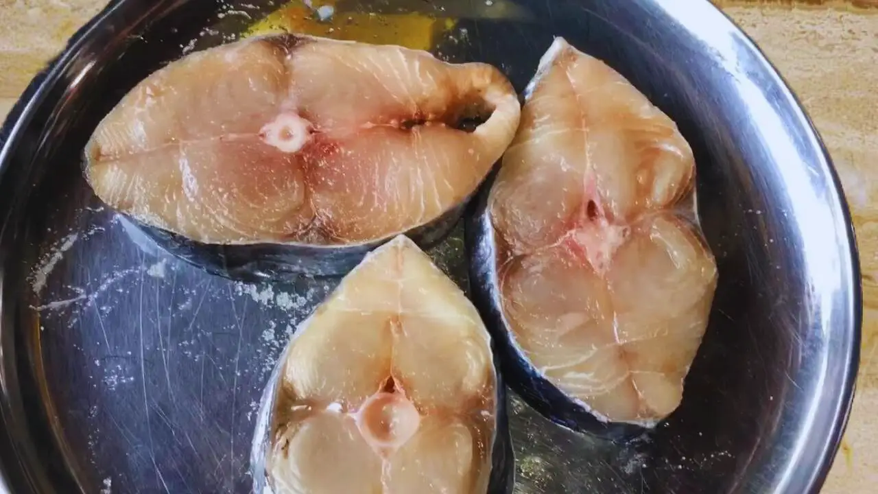 Marinating fish 