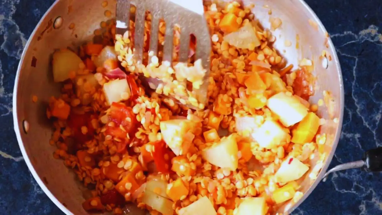 Mixing masoor dal 
