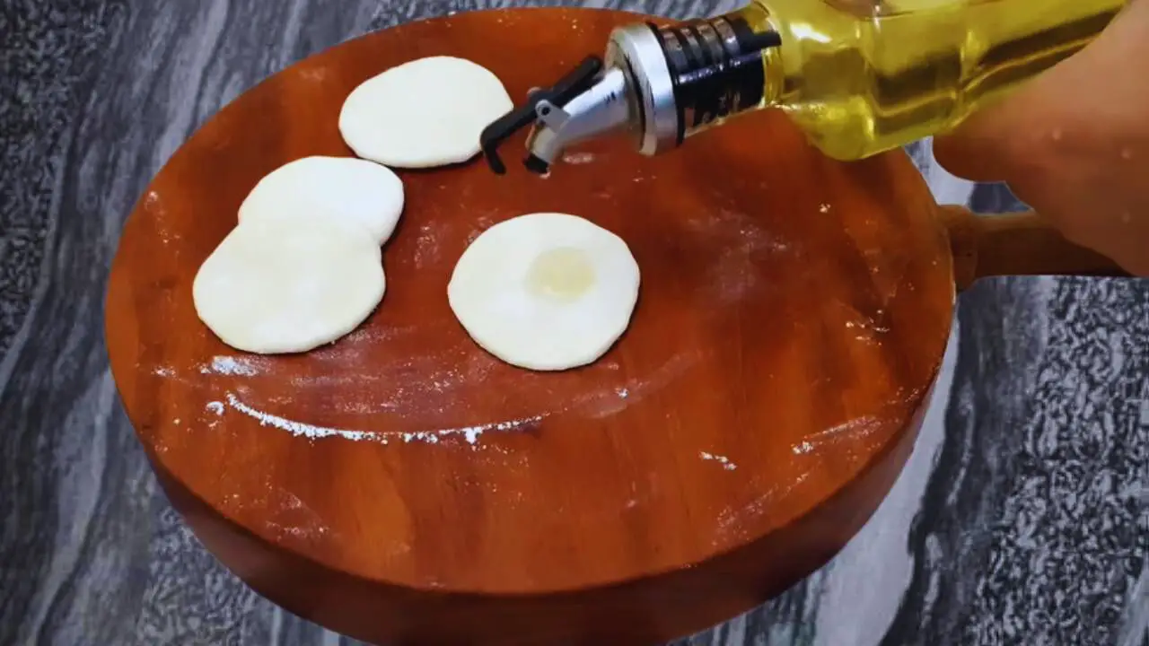 Putting drops of oil 