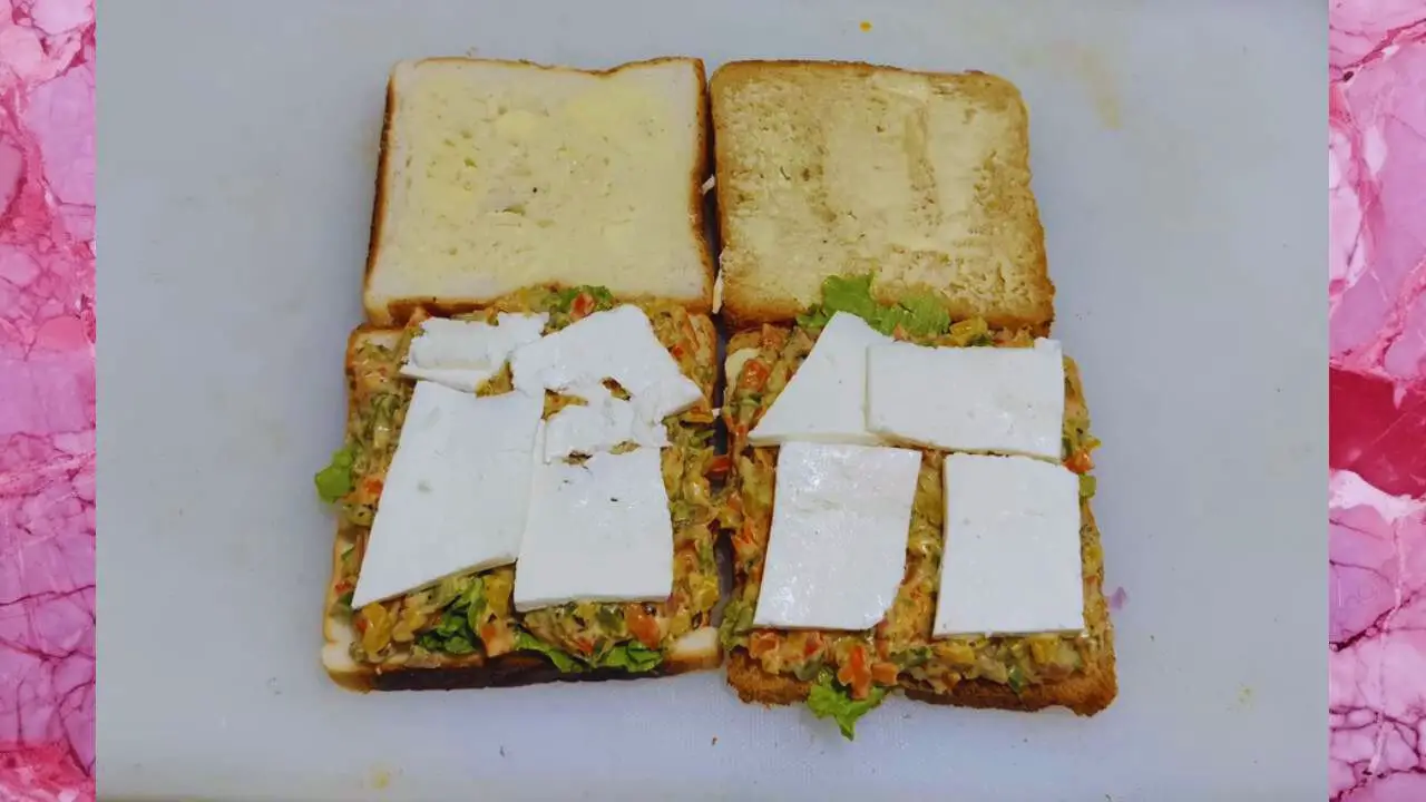 Putting paneer 