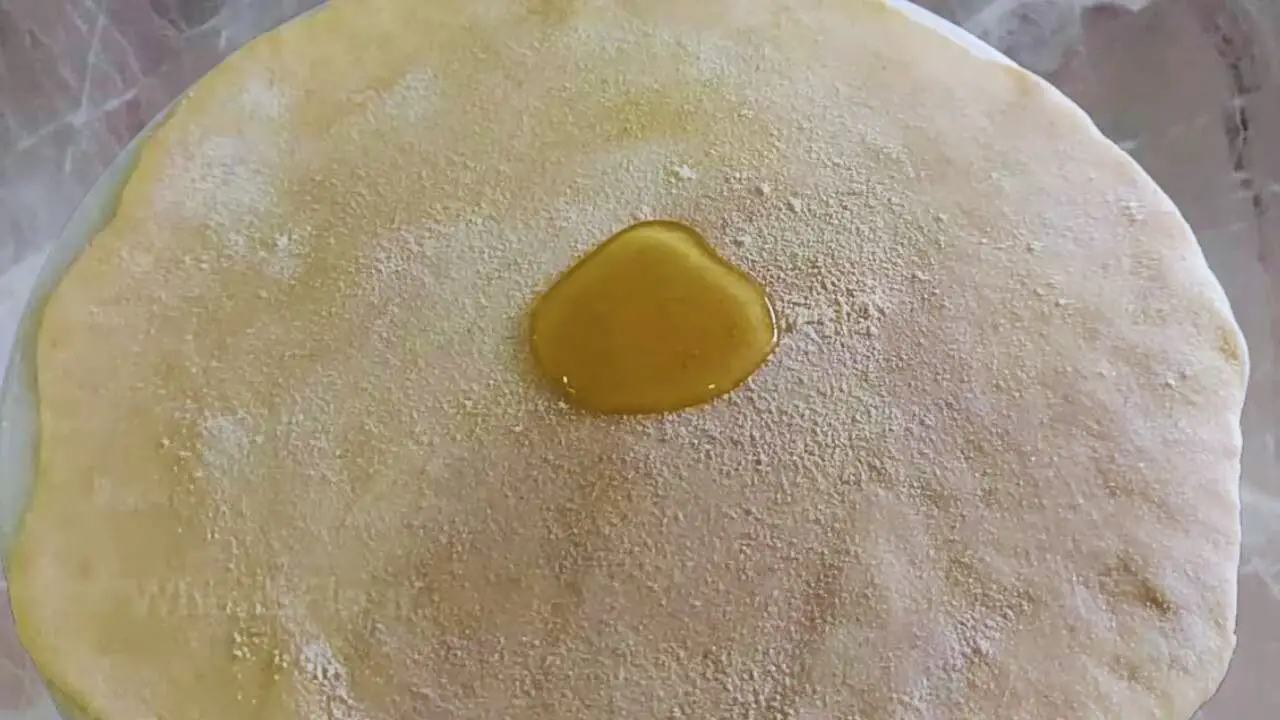 Putting vegetable oil 