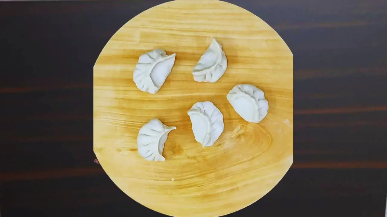 Shaped momo