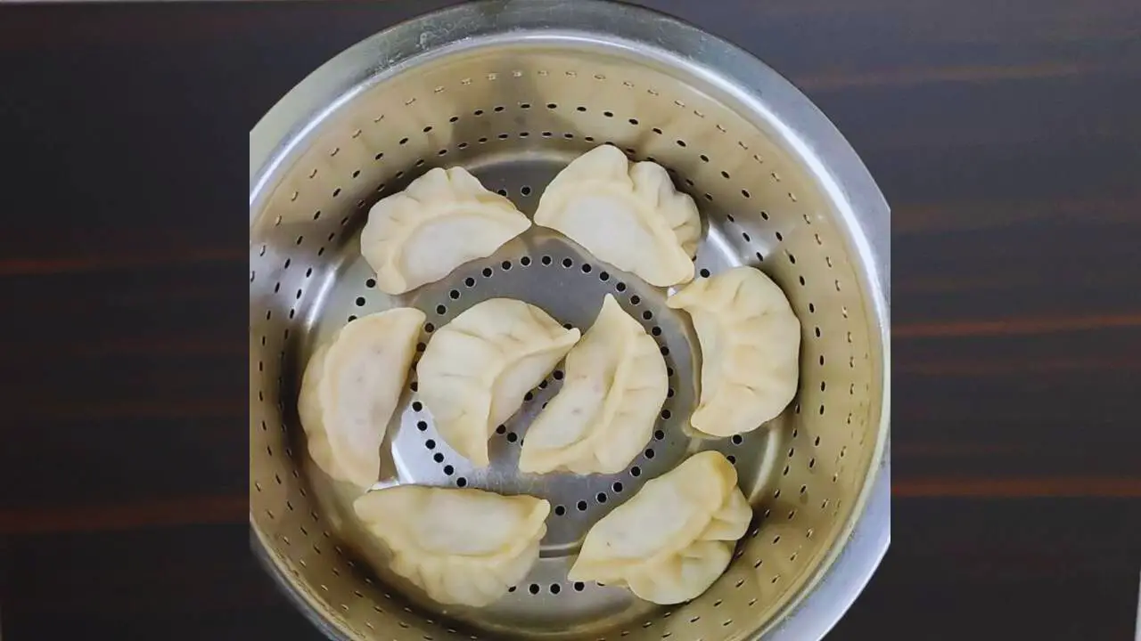 Steaming momo