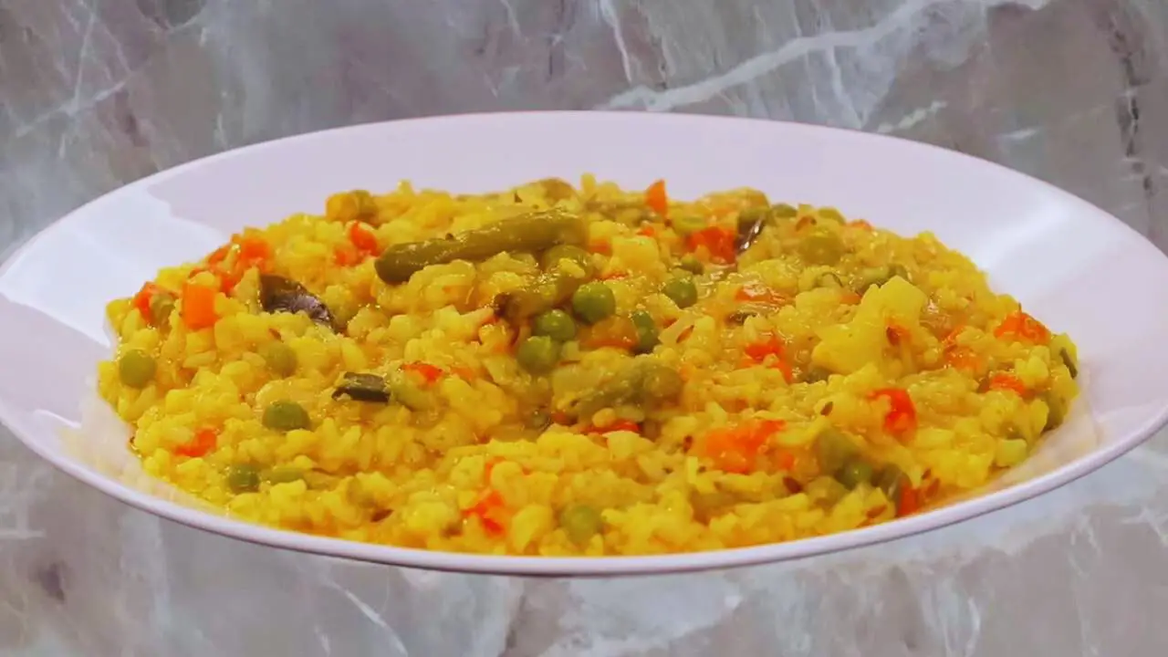 Transferring khichdi to a plate 