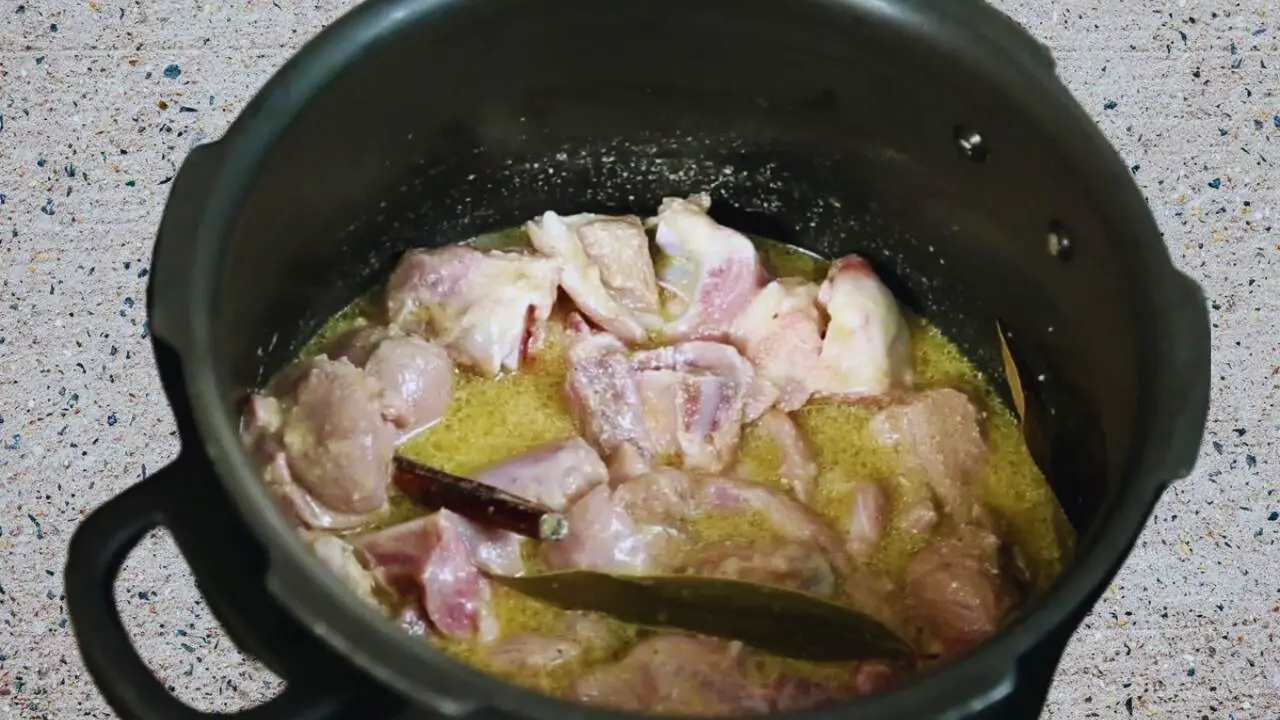 Adding marinated mutton 