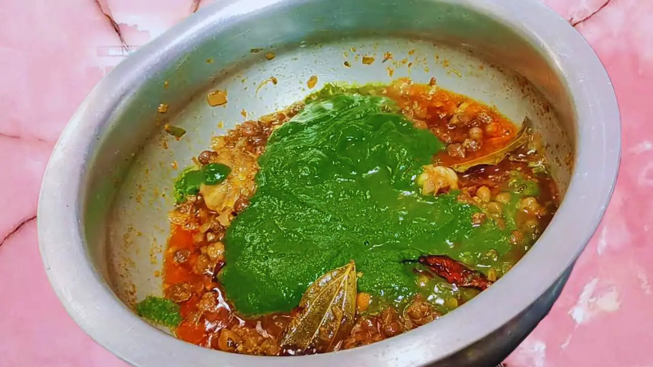 Adding spinach paste 