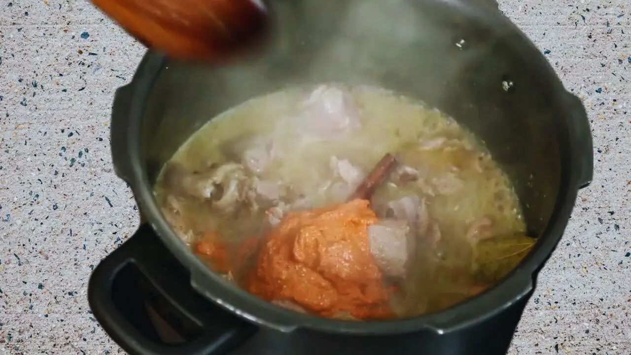 Adding yogurt paste 