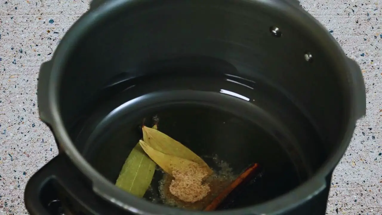 Frying whole spices 