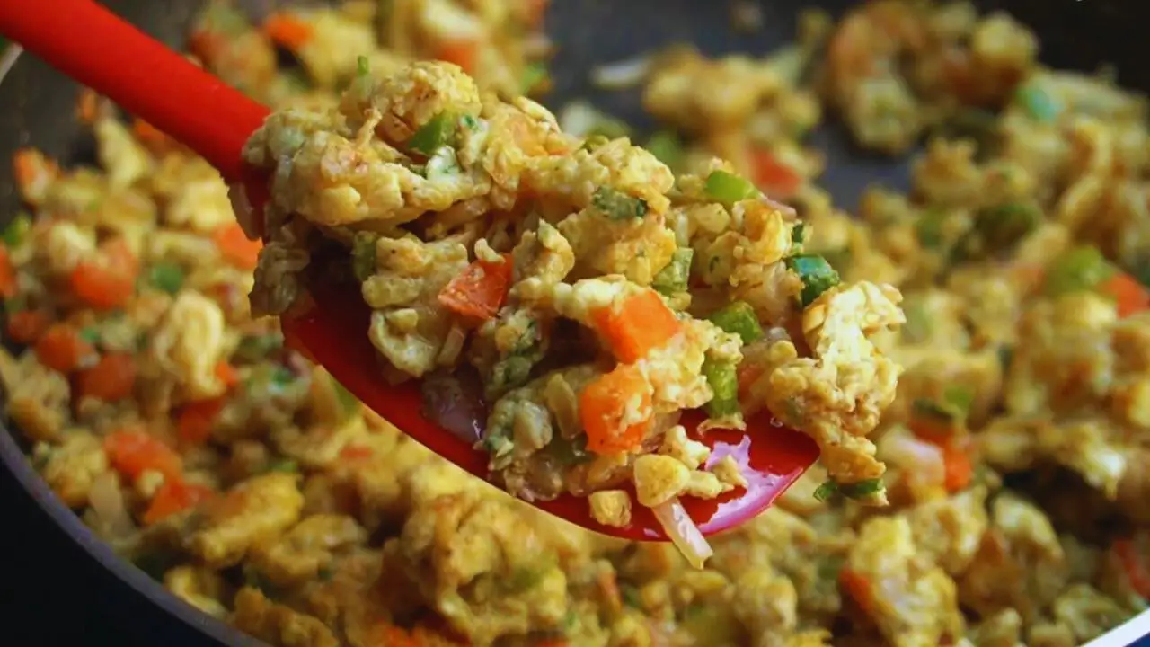 Making egg scramble 