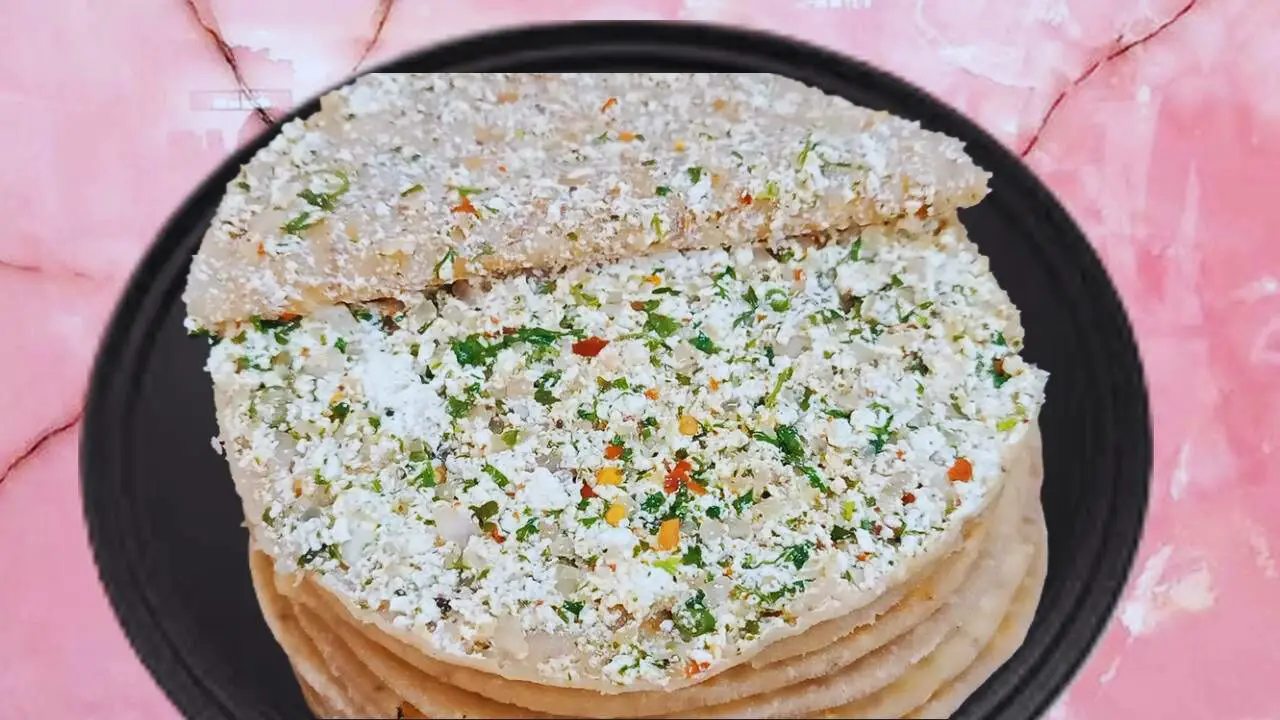 Paneer paratha recipe step 11 Paneer paratha served